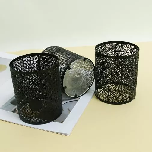 Mustametallikynttiläpidike