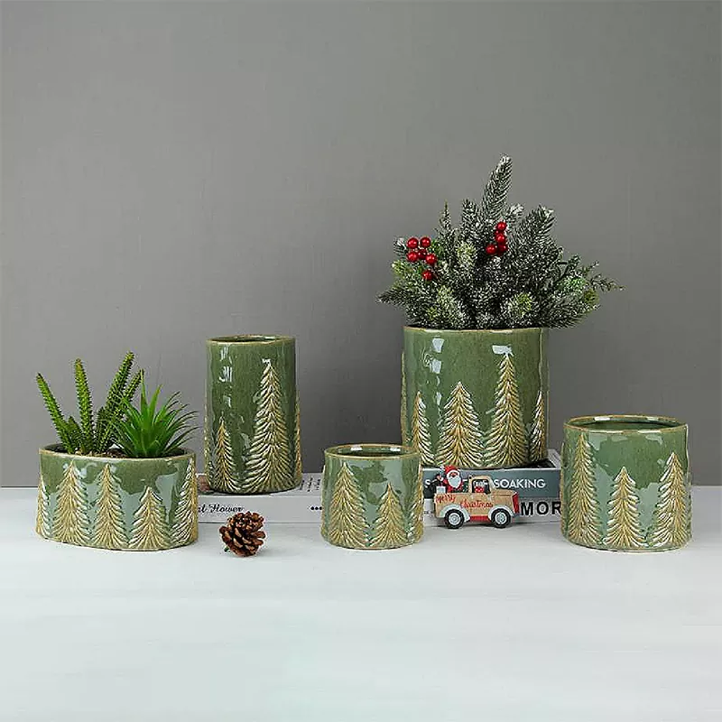 Kohokuvioitu joulumäntymaljakko