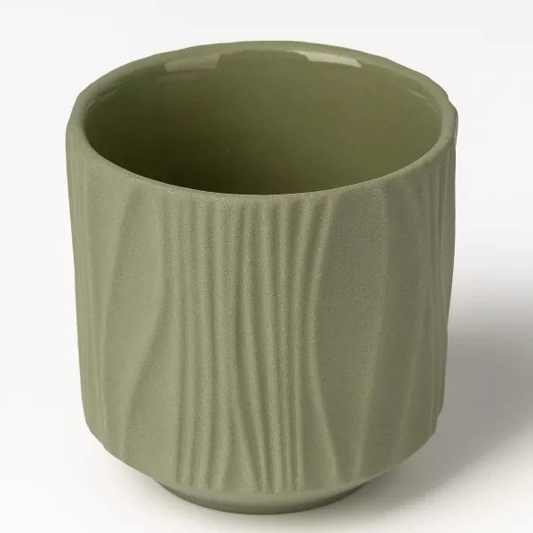 Neliväriset mattapintaiset pystykuvioiset keraamiset kynttilänjalat