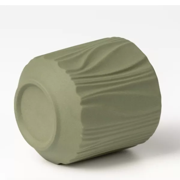 Neliväriset mattapintaiset pystykuvioiset keraamiset kynttilänjalat