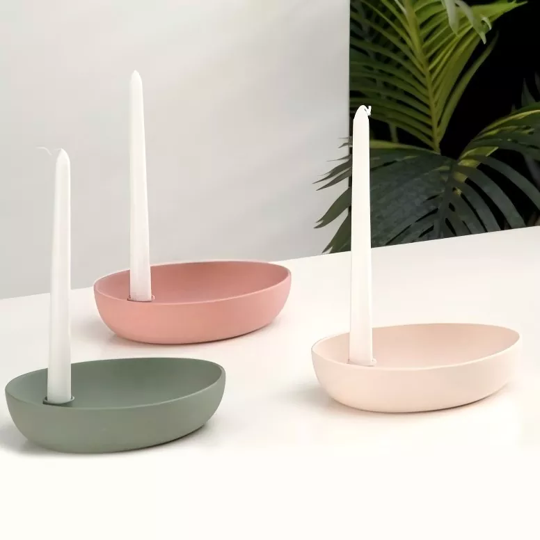 Moderni soikea keraaminen kynttilänjalka Moderni soikea keraaminen kynttilänjalka
