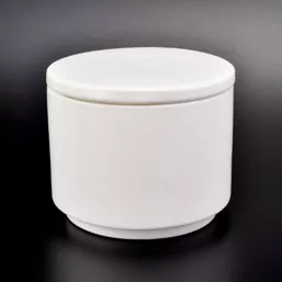 Perinteinen keraaminen kynttilänjalka